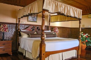 Luxury Double Room | Premium bedding, down comforters, Tempur-Pedic beds, iron/ironing board