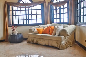 50-inch plasma TV with cable channels, TV - Clarridge View Guest House (Montego Bay)