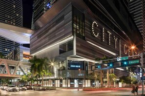 Exterior - Best Miami Location in Brickell • Walk to Shops & Bay (Miami)