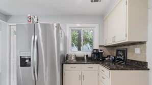 Interior - 3Bd House Walk to DC Metro (Silver Spring)