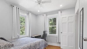 Room - 3Bd House Walk to DC Metro (Silver Spring)