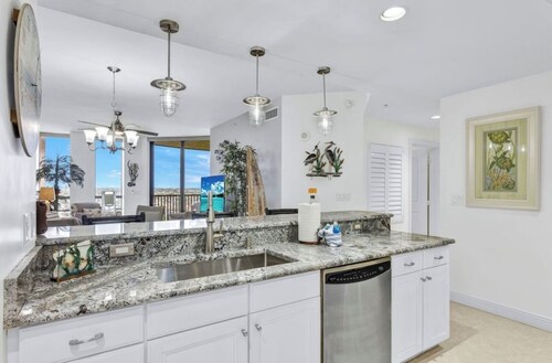 Cape Harbour 12th floor condo!!! 'Low Season' Rates start at 950/week!!!