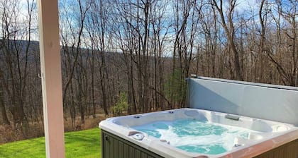 The Johnson Chalet in Bristol/Canandaigua*HOT TUB*