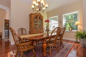 Dining - Central to Mystic and Vineyards (Stonington)