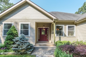 Exterior detail - Central to Mystic and Vineyards (Stonington)