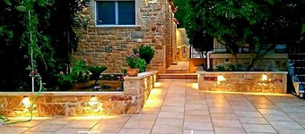 Villa house for 6 people with walking distance to the beach & all the amenities.