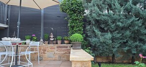 Outdoor dining - Villa house for 6 people with walking distance to the beach & all the amenities. (Tyros)