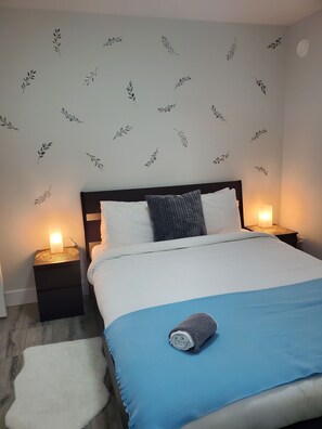 3 bedrooms, desk, iron/ironing board, travel crib