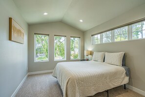 2 soverom, strykejern/-brett, reiseseng for barn og wi-fi