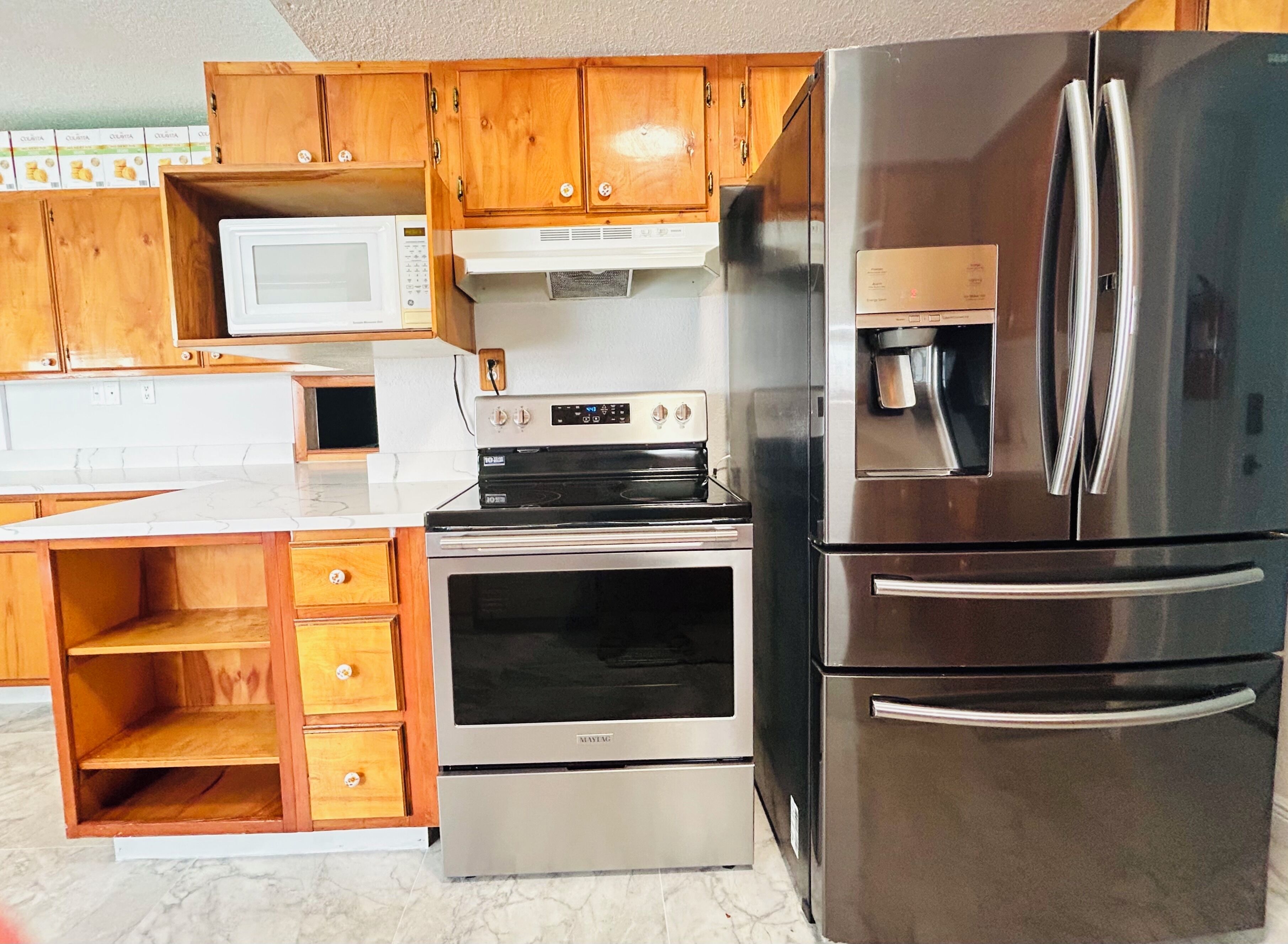 Microondas, horno, parrilla de estufa y lavavajillas 