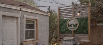 Pet-Friendly Secluded Cottage Large Yard | Walk DT