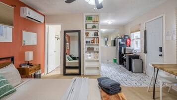 1 chambre, fer et planche Ă repasser, Wi-Fi gratuit, draps fournis