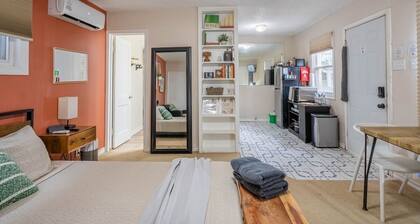 Pet-Friendly Private Cottage | Walk DT+Large Yard