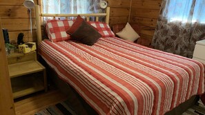 3 makuuhuonetta, työpöytä, silitysrauta/-lauta, ilmainen Wi-Fi