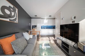 Télévision, chaîne hi-fi