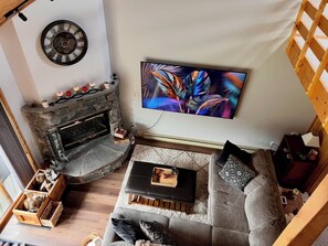 TV, lareira