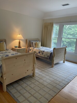 4 Schlafzimmer, Schreibtisch, WLAN