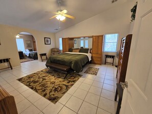 4 bedrooms, in-room safe, desk, iron/ironing board