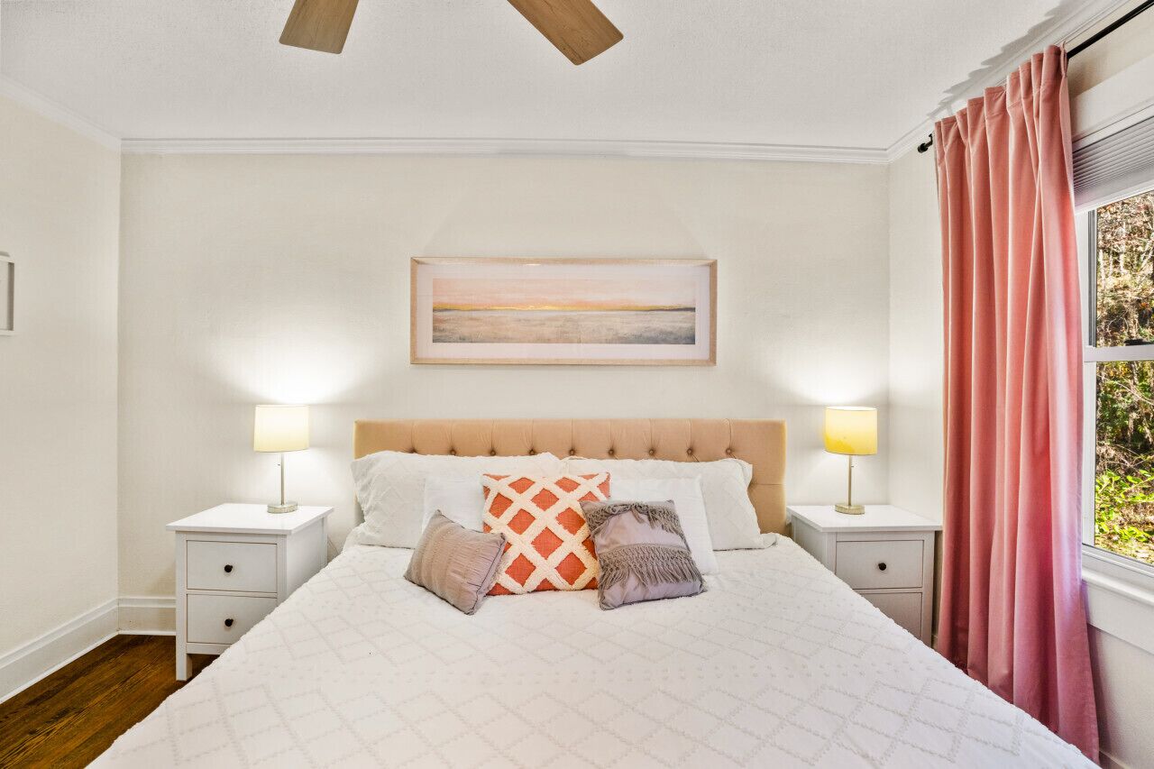 4 sovrum, skrivbord, strykjärn/strykbräda och resesäng