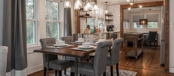 Renovated cottage with Hot Tub 15 min to Asheville