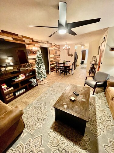 Abi's Place, No Stairs! Central Location!  Stylish!  3 BDRM 2 BA, Pool Available