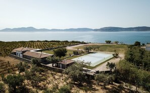 Sport court - OpenSea Villa Private beach & tennis court (Thermisia)