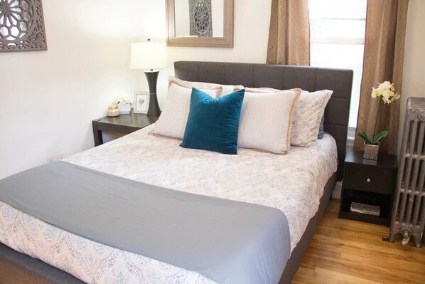 1 bedroom, iron/ironing board, travel cot, free WiFi - Beautiful 1st Floor Apartment & Amazing Shower (Portland)