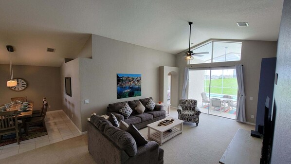 Smart-TV, Videospiele, Tischfußball