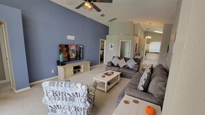 Smart-TV, Videospiele, Tischfußball