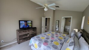 4 chambres, fer et planche à repasser, lit parapluie, Wi-Fi gratuit