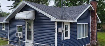Cute cabin located in the Houghton Lake area.