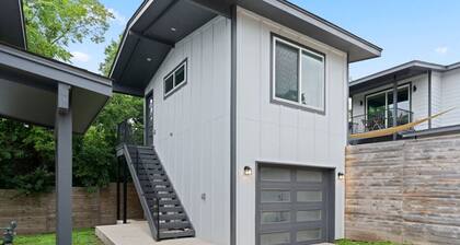 Private Guesthouse Retreat 3 miles from Downtown!