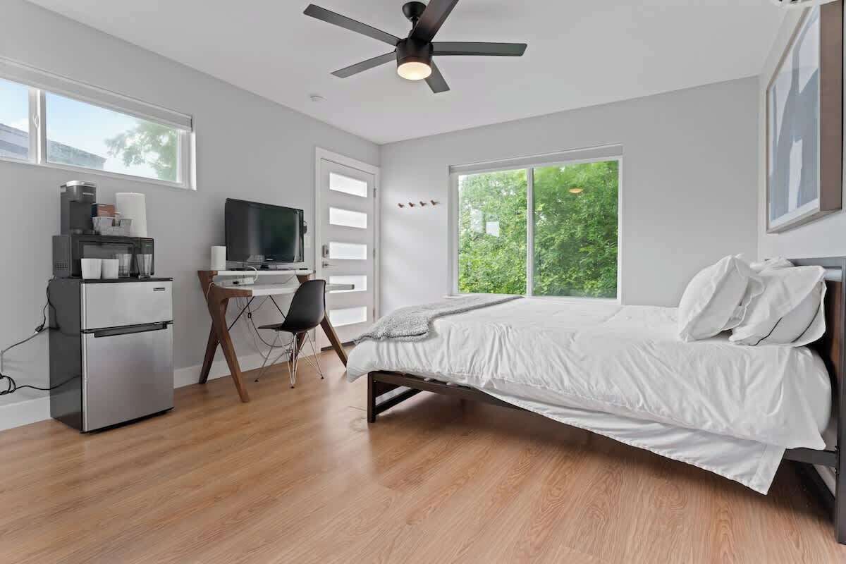 1 bedroom, desk, iron/ironing board, WiFi