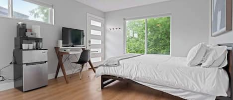1 bedroom, desk, iron/ironing board, WiFi