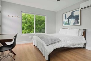 1 dormitorio, escritorio, tabla de planchar con plancha y wifi