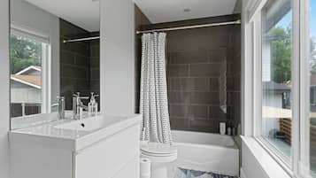 Combined shower/tub, hair dryer, towels, shampoo