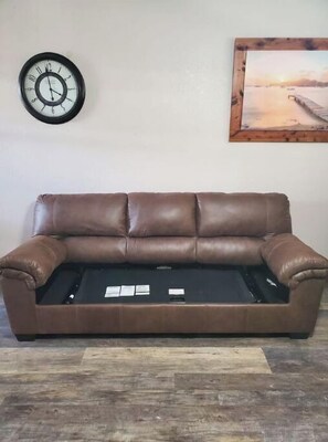 Smart TV, books - Hilltop House (Fort White)