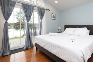 4 chambres, fer et planche à repasser, lit de bébé portatif