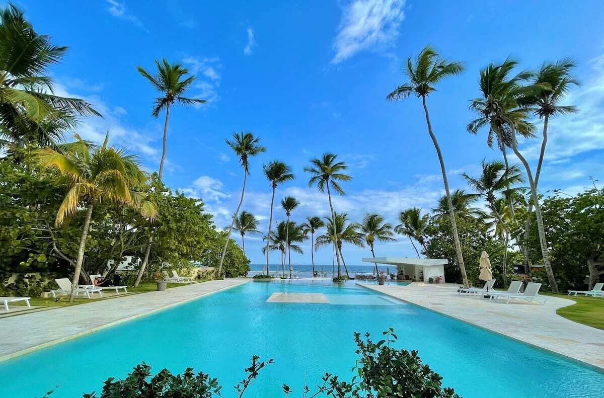 Alberca al aire libre y alberca climatizada