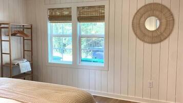 2 dormitorios, tabla de planchar con plancha, cuna de viaje