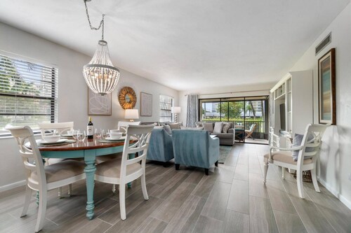 Steps to South Beach ~Bring the Whole Family & Walk to Everything; Heated Pool, WiFi & More!