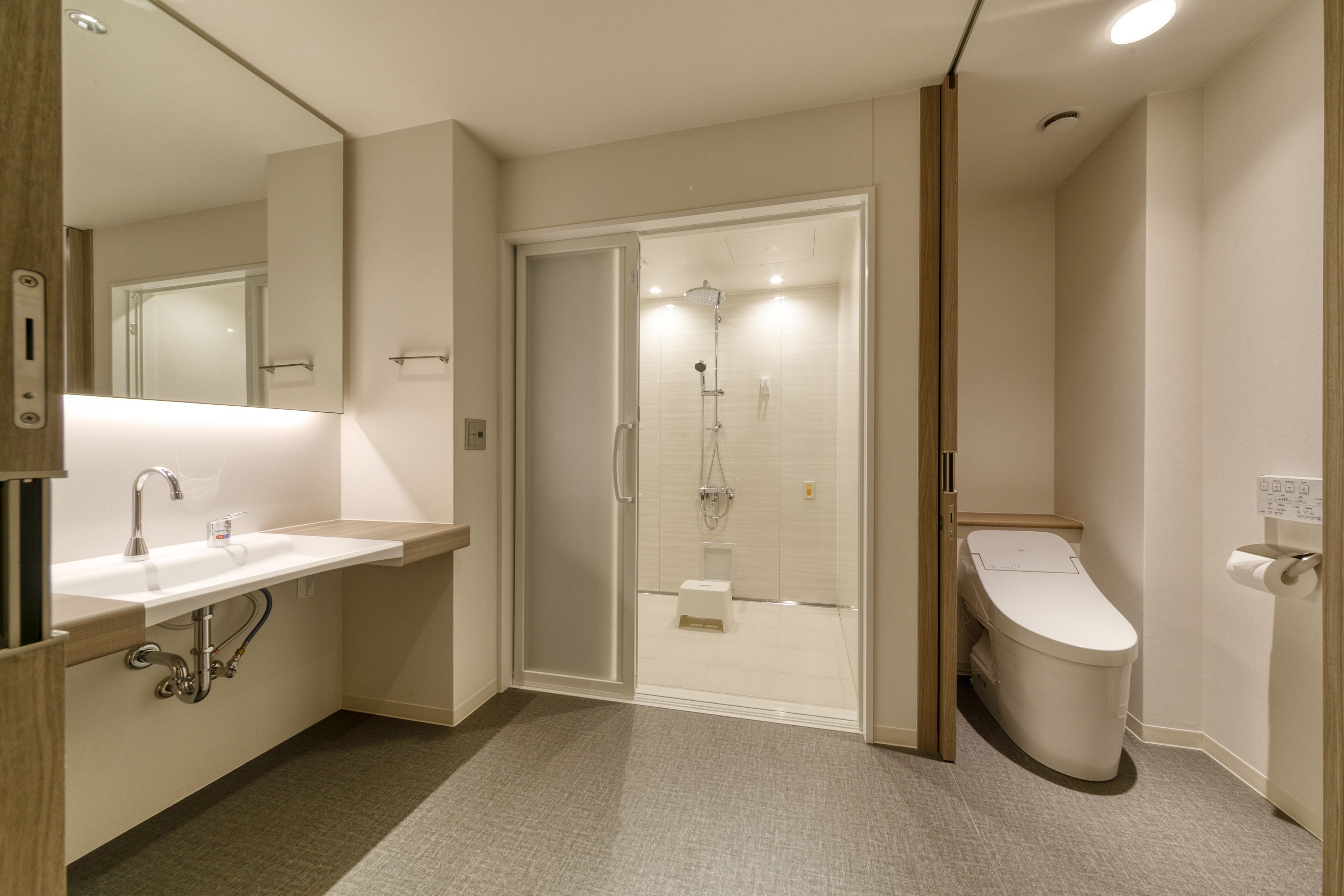 comfort twin room | bathroom | free toiletries, hair dryer, slippers, bidet