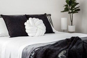 2 bedrooms, desk, iron/ironing board, free WiFi