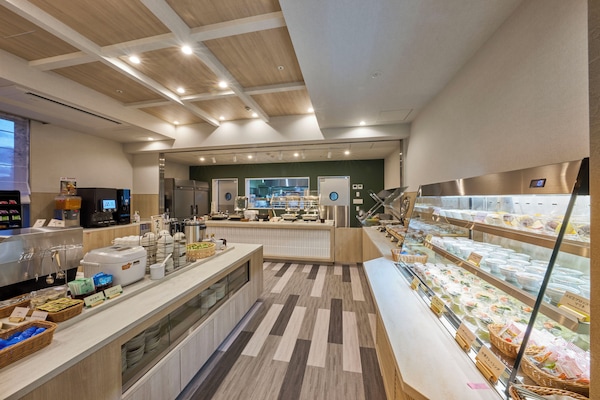 Daily buffet breakfast (JPY 2000 per person)