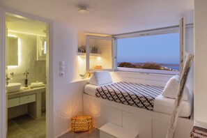 3 habitaciones, tabla de planchar con plancha y cuna de viaje