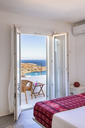 3 habitaciones, tabla de planchar con plancha y cuna de viaje