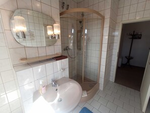 Unclassified image, 4 of 14, button