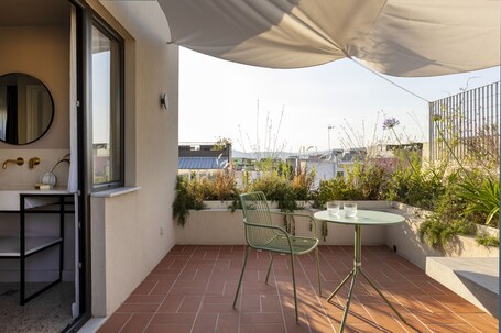 L'Avventura Athens - Image 77