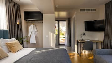 Hypo-allergenic bedding, free minibar items, in-room safe