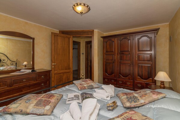 Family Apartment, Multiple Bedrooms, Mountainside (Appartamento Pesca shared pool) | 2 bedrooms, free internet, bed sheets - Appartamento Tenuta di Litiano (Roccastrada)